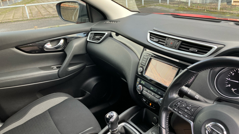 Nissan Qashqai 1.3 DiG-T Acenta Premium 5dr Petrol Hatchback